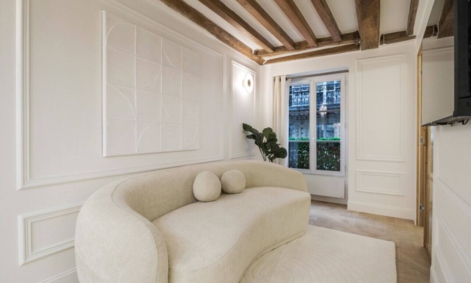 8th Arrondissement Apartment | Suite Luxueuse - Palais de L'elysée - Faubourg Saint Honoré - Paris 8e