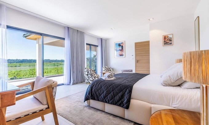 Plaissan Bed & Breakfast | Suite n°2 in Villa SCL - Heated pool - SPA Jacuzzi