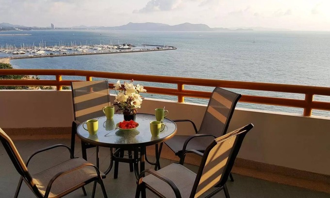 Na Chom Thian Condo | SUITE on the PRIVATE BEACH/2 Bedrooms