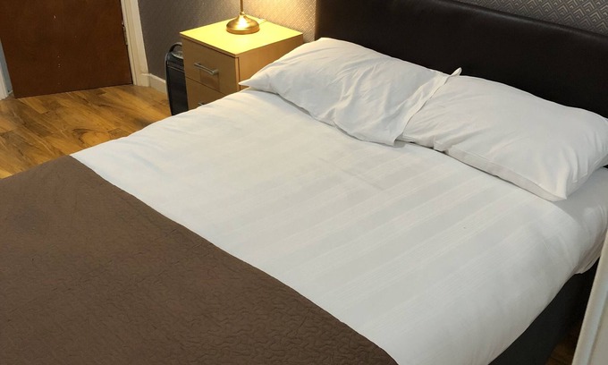 Queen's Gate Apartment | Suite Overlooking Hyde Park