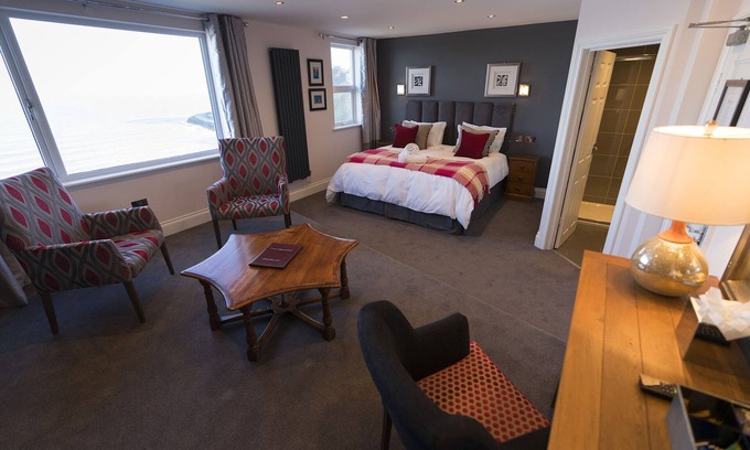 Scarborough Apartment | Suite Penthouse Ensuite with Sea View