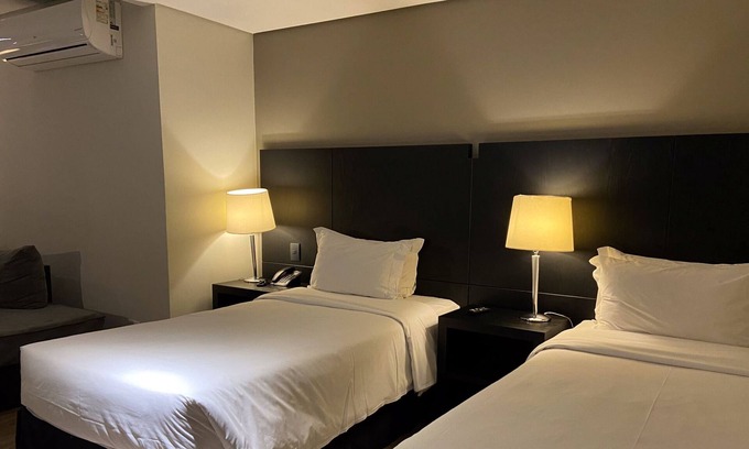 Reboucas House | Suite Twin by ¼ UmQuarto 11-PR.