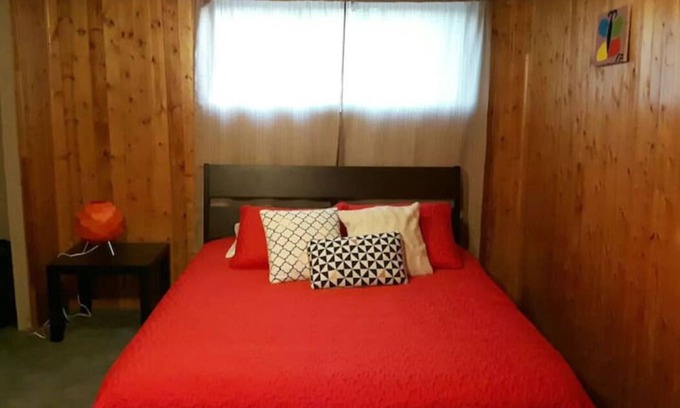 Airdrie House | Suite With Private Entrance 20 min to YYC Airport