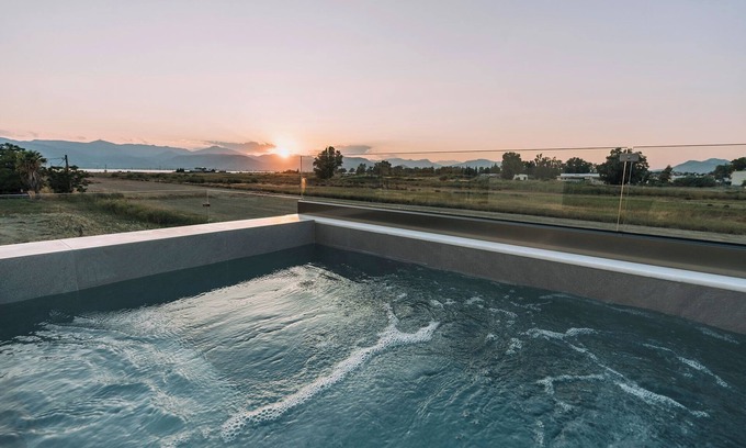Nafplion City Centre House | Suite with Private Jacuzzi 315