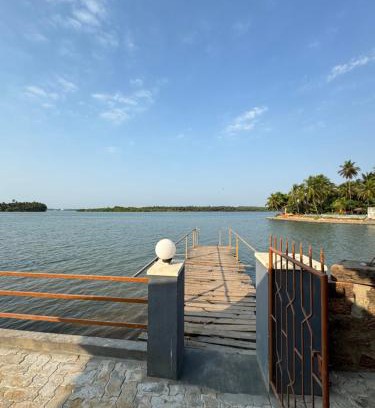 Tonse West House | Suites by the Glasswater homestay