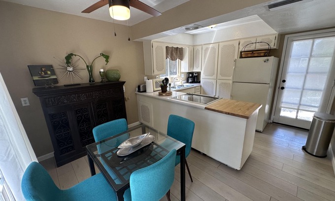 Alhambra Cottage | Summer 2025 available- private 1 bedroom guest house