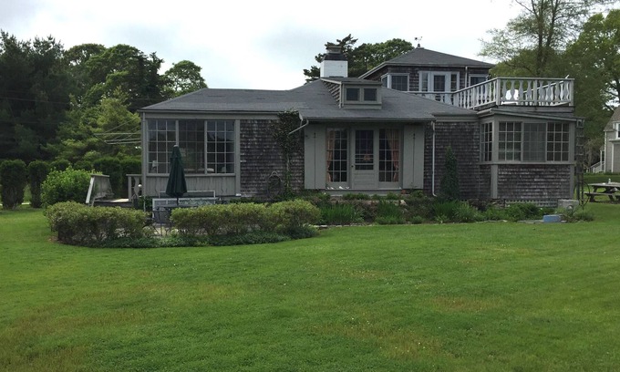 Nonquitt Cottage | Summer Beach Cottage in Nonquitt. Steps to beach, golf, tennis.