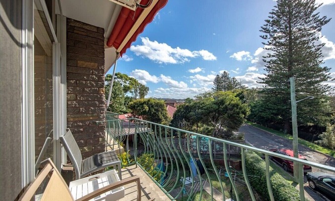The Junction House | Summer Breeze - light filled & peaceful unit