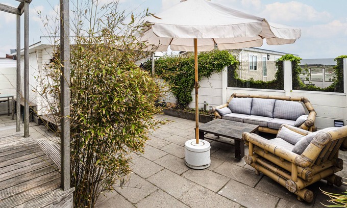 Zandvoort Ski Chalet | Summer Chalet with circuit view