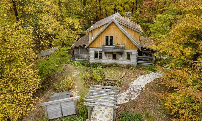 Unionville Cabin | Summer Forest Sanctuary: Adventure & Relaxation Near Lake Lemon