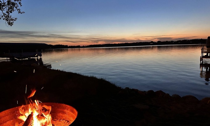 Underwood Cabin | Summer Getaway βοΈ Clean & clear π§ Sunset π
Located Pickerel Lake Maine Twp
