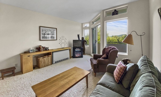 Warren Condo | Summer Haven Hideaway