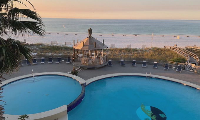 Orange Beach Condo | Summer House 305A, Beach Front Condo in Orange Beach, AL. Beautiful beach view.