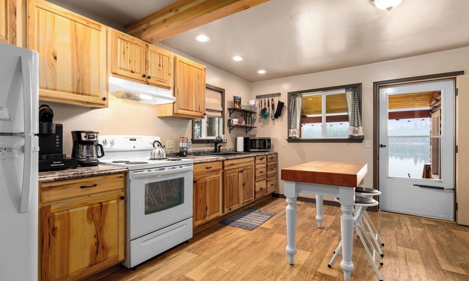 Troy Cabin | Summer is the perfect time to book The Cabin on Savage Lake with Mountain Views