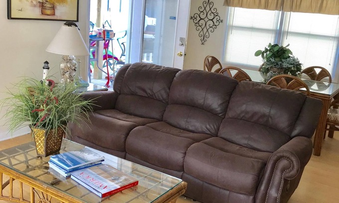 Myrtle Beach House | SUMMER LOVE- 3 bdrm, 2.5 bath, sleeps 10. Seconds to the beach! Golf cart