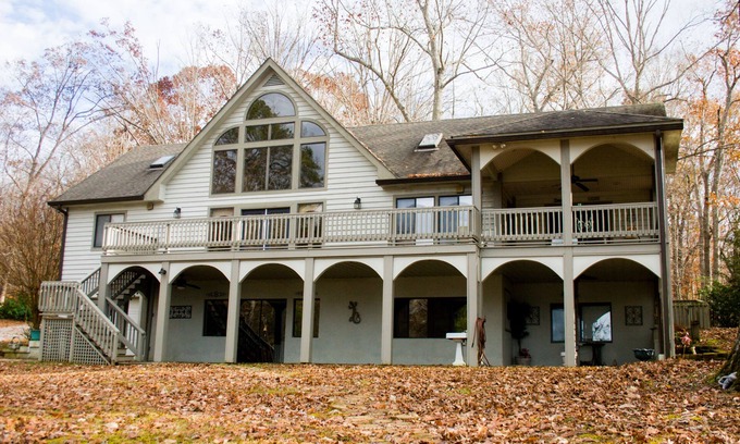 Wise House | Summer on the Lake at Beautiful Lake Gaston