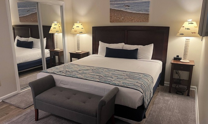 Wrightsville Beach Condo | Summer Sands Diggin' In The Sand Room 103