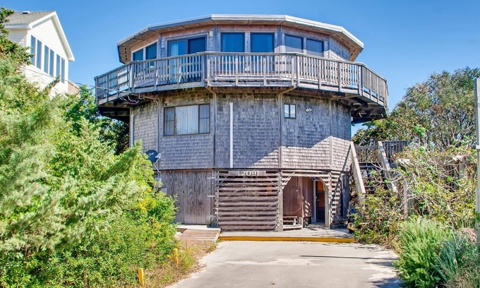 Avon House | SUMMER SAVINGS- Oceanfront Dog Friendly w/Hot Tub, Cmty Pool, Tennis/Pickleball