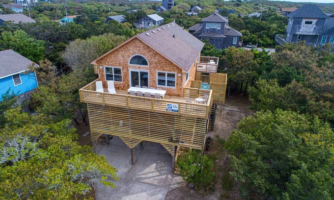 Frisco House | SUMMER SAVINGS - Oceanside Dog Friendly Home with Hot Tub, Game Room, Cargo Lift