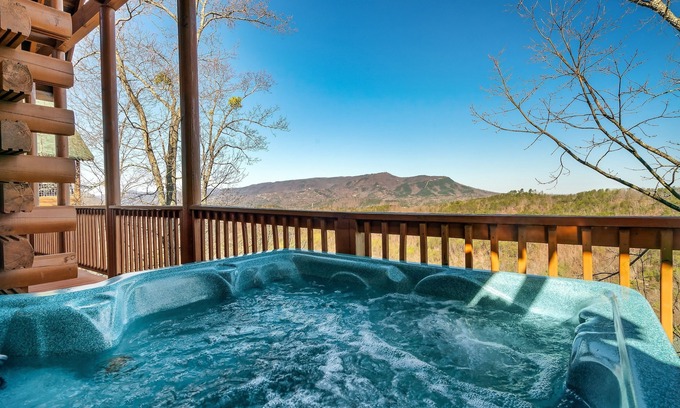 Gatlinburg - Pigeon Forge Cabin | "Summer special" AMAZING VIEWS & Location! LrgFamilies&Groups Hottub Pool Arcade