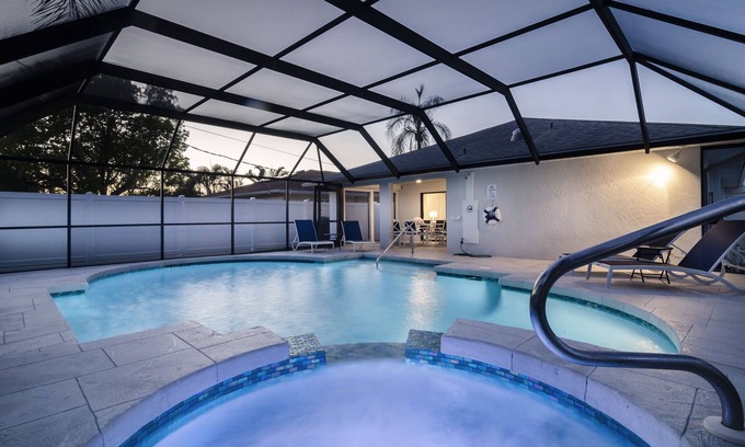 Naples Park House | SUMMER SPECIALS! Luxury Home, Stunning Large Pool/Spa, Near Beaches, FREE Bikes