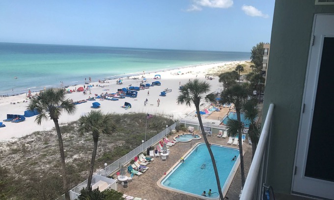 Indian Shores Condo | 🏖🏝SUMMER Specials minivans at airports to use