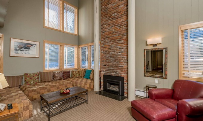 Ketchum Condo | Summer Stays Available! Charming Condo with Hot Tub Access, Walking Distance to Chairlift