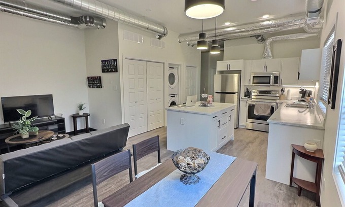 Brandon Apartment | Summer Suite - Pet Friendly - Duke's Place
