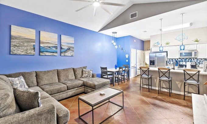 Corpus Christi Condo | Summer Time! 2KINGBed2Bath, sleeps 6. Pet friendly. Pool. Gas fire pit.