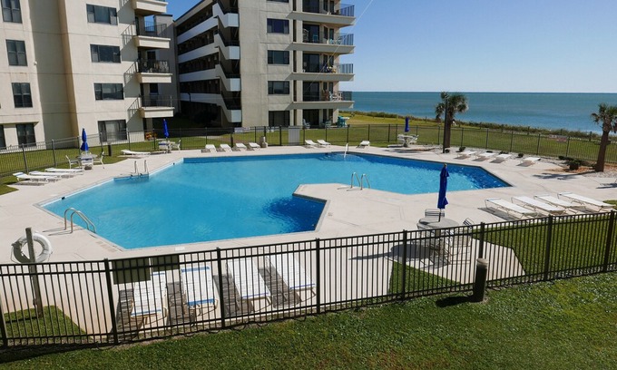 Indian Beach Condo | Summer Winds 234: 2 BR, 2 BA Condominium in Indian Beach, Sleeps 6