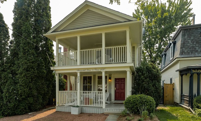 Old Town Historic District House | Summerhill House - Next to Queen Street