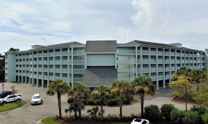 North Litchfield Beach Condo | Summerhouse Villas Condo with Resort Amenities!