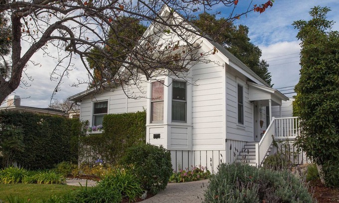 Summerland House | Summerland Stagecoach Cottage - A Historic Treasure in Summerland
