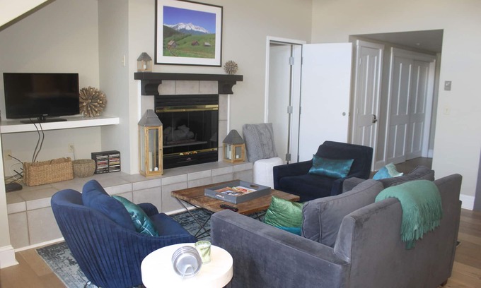 Mountain Village Condo | SUMMERTIME SPECL!1BR/2Bth Overlook Sunset Plaza-VIEWS, garage parking, fireplace