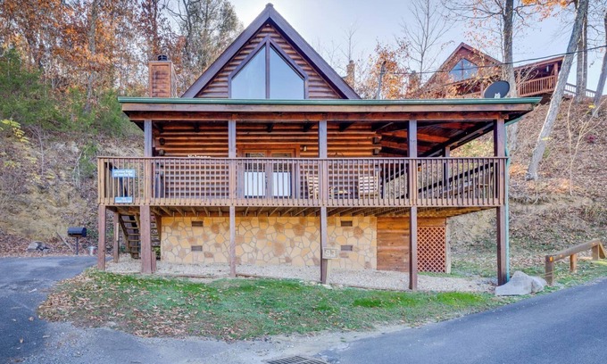 Sevierville Cabin | Summertime Swims & Lake Fun, Fall Cocoa by the Fireplace & Year-Round Hot Tub Dips - Lakeview Pointe