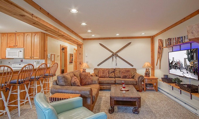 Snowshoe Condo | Summit 102A - 3 Br Condo Steps From Village & Slopes