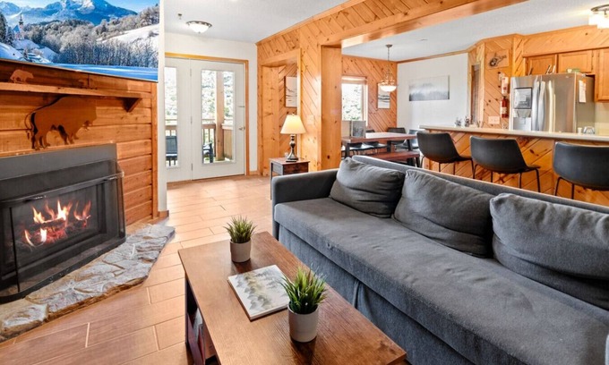 Snowshoe Apartment | Summit 204D 3BR/2BA Across From Village Great Views Free Parking WiFi