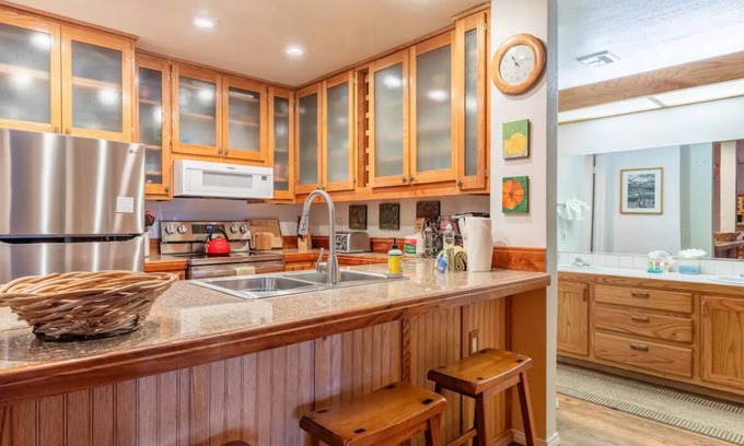 Mammoth Lakes Condo | Summit #33-Cute 1 bedroom across from the slopes-no car needed!