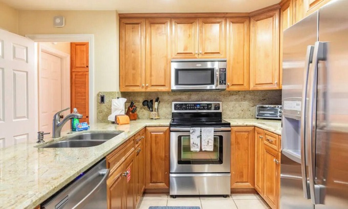 Mammoth Lakes Condo | Summit #43-4 seasons resort getaway. Pool, spas, gym, tennis and more!
