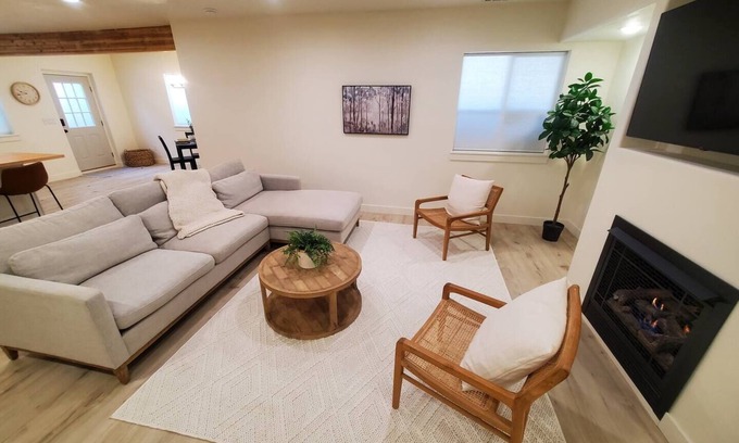 Santaquin Apartment | Summit Creek Retreat - new, modern 2-bedroom apartment with fast fiber internet.