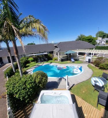 Tauranga Hotel | Summit Motor Lodge