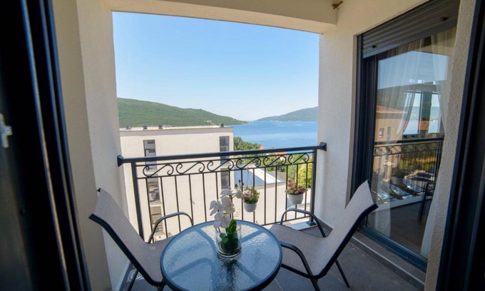 Zelenika Apartment | Sunčane skale