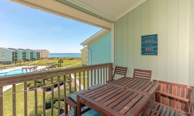 Surf City Condo | Sun And Surf - Top Floor 2 BR Surf Condo - Community Pool