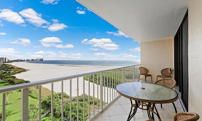 Marco Island House | Sun-bright beachfront condo with pool/tennis courts