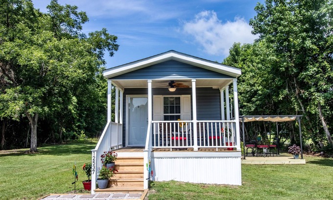 Holly Ridge House | Sun Dog: Surf City/2 Bedroom close to Surf City with Hot Tub