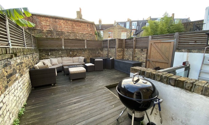 Munster Apartment | Sun-drenched Deck Quaint, Spacious 2bed 2bath