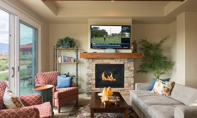 Washington House | Sun-e-Scape- Relax in the Desert! Large Wrap Around Patio! Relax & Enjoy!