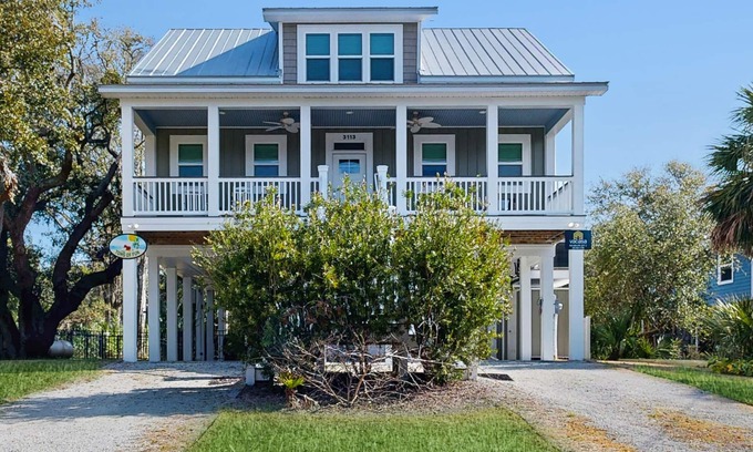 Edisto Island House | Sun-Filled House Close to Beach w/Private Pool, WiFi, Central AC, & Washer/Dryer