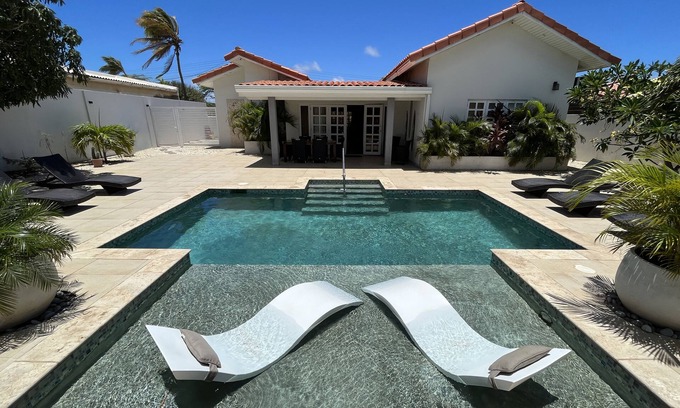 Ponton Villa | Sun, Fun & Family Time – Private Aruba Villa with Pool & Privacy