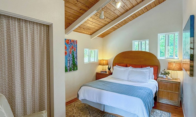 Hawi Apartment | Sun kissed 1-bedroom apartment minutes from Hawi.